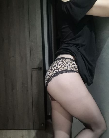 闺蜜张开腿让我爽了一夜