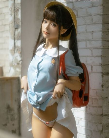 女子头戴鲨鱼夹摔倒后成植物人