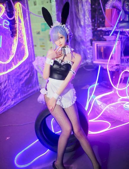 巨大女英雄